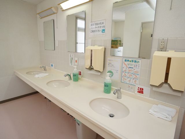 清潔な洗面台 洗面台 手入れが行き届いた洗面スペースです。衛生管理に配慮された設計となっています。