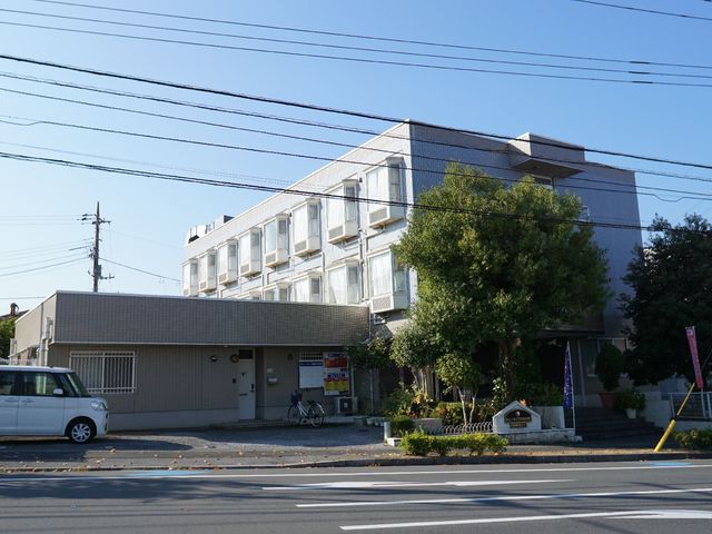 快適な施設の外観 外観 採光を取り入れた明るい外観が迎えます。日々の職務には快適な環境が必須です。