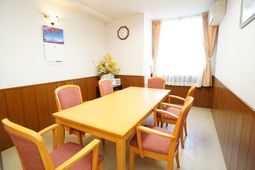 ダイニングテーブルと椅子