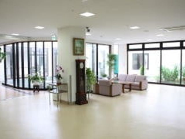 ゆったりくつろげるロビー ロビー 開放感あふれるロビーで、ソファに腰掛けてのんびりと時を過ごせます。