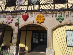 装飾された建物の外観  