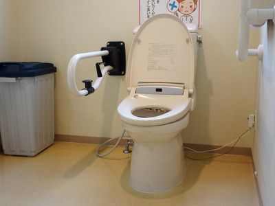 手すり付きトイレ設備