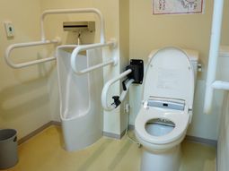 バリアフリー対応のトイレ