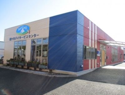 カラフルな建物の外観