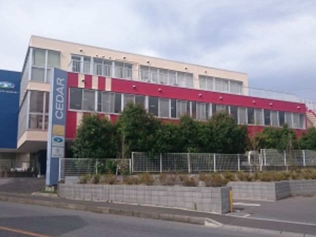 外観の画像 外観 この施設は、ガラス張りの窓が多く、自然光がたっぷりと入り込む設計になっています。明るく開放的な雰囲気です。