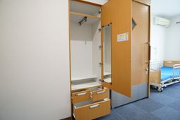居室の収納とベッド