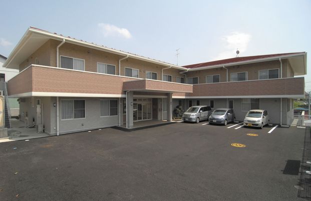 広々とした二階建て外観
