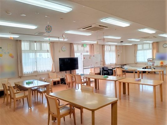 明るく広々としたリビング