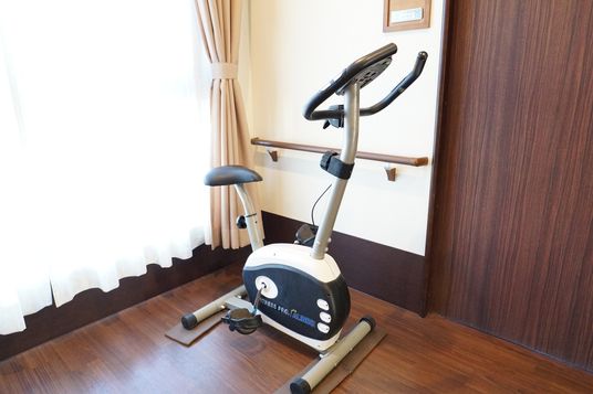 運動器具が置かれた部屋