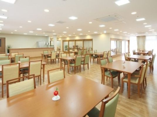 明るいダイニングスペース