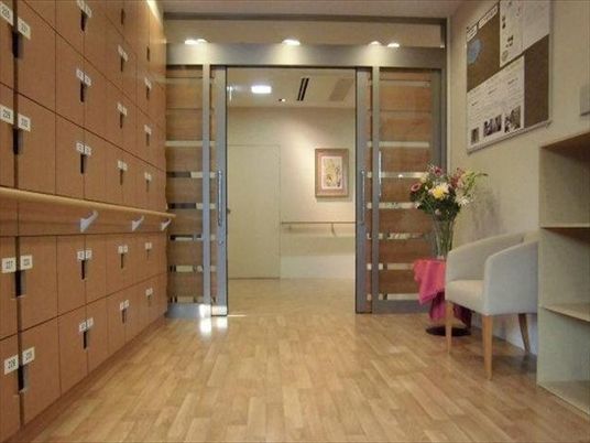 エントランスの清潔感ある空間