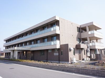 広々とした建物の外観