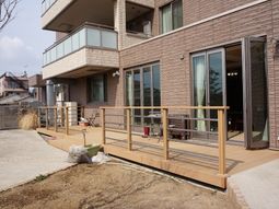 開放的なテラスの風景