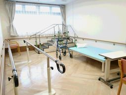 訓練用具整う機能訓練室