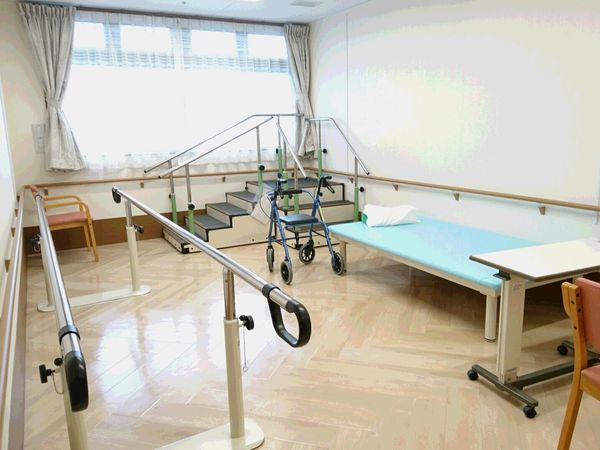 訓練用具整う機能訓練室