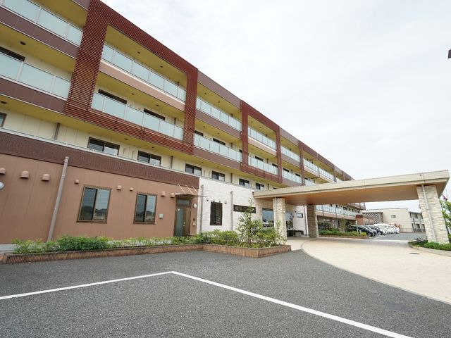 清潔感のある外観 エントランス 快適な環境でお仕事を始めませんか？清潔感溢れる外観があなたをお待ちしています。