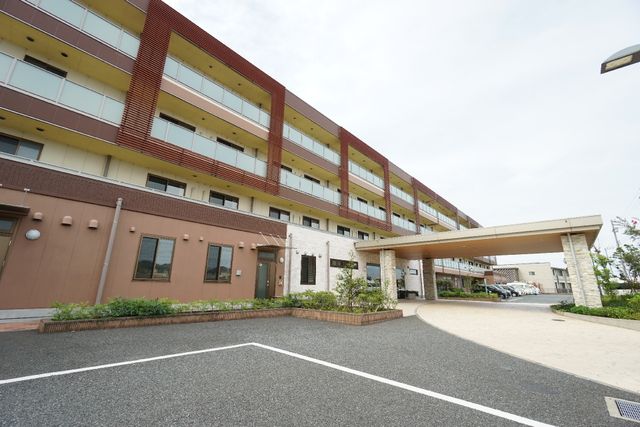 清潔感のある外観 エントランス 快適な環境でお仕事を始めませんか？清潔感溢れる外観があなたをお待ちしています。