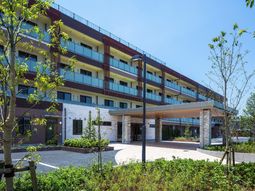 モダンな建物のエントランス