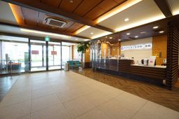 温かみのある明るいロビー