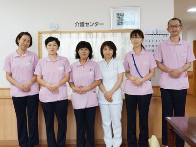 スタッフ並ぶエントランス