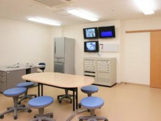機能訓練室の明るい空間
