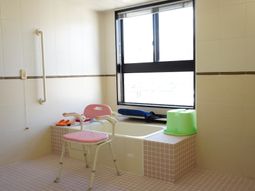 配慮されたバリアフリー浴室