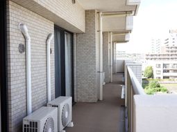 バルコニーの明るい空間
