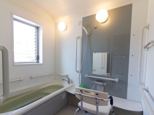 バリアフリー対応の浴室