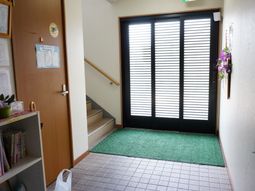 エントランスの閑静な様子