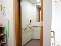 清潔感ある廊下の一角