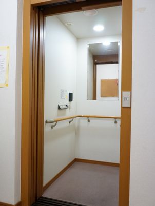 安全な手すり付き廊下