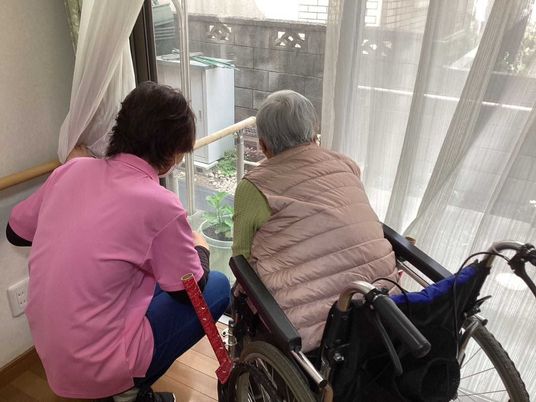 車椅子とスタッフの様子