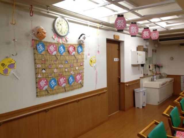 装飾された多目的室