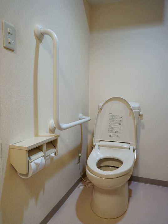 バリアフリー対応のトイレ