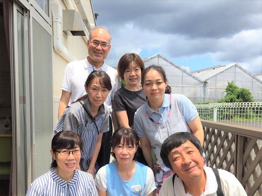 スタッフの集合写真