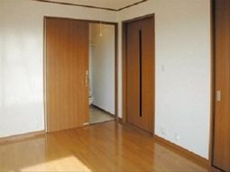 広々とした明るい居室