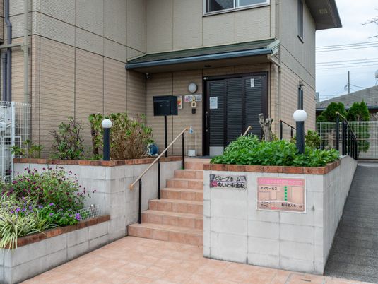 植物が彩るエントランス