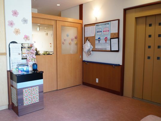 フロントと掲示板の一角