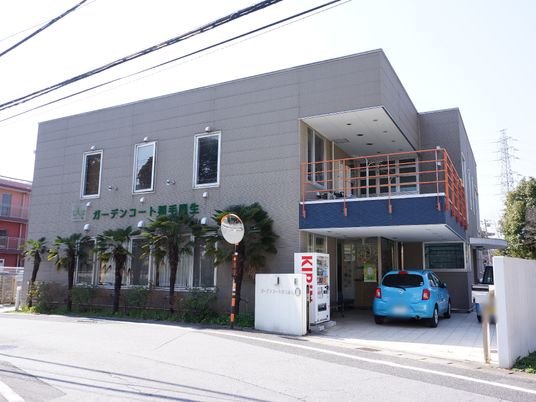 モダンな建物の外観