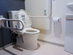 バリアフリーなトイレ設備