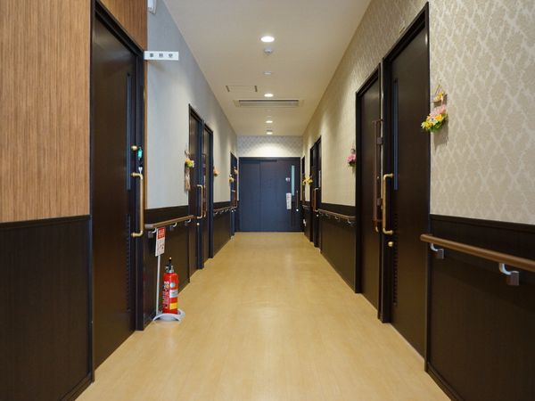 施設の清潔な廊下