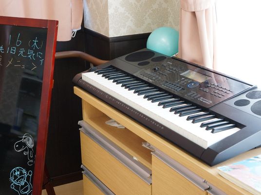 電子ピアノのある居室
