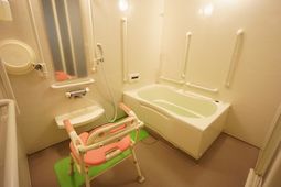 バリアフリー対応の浴室