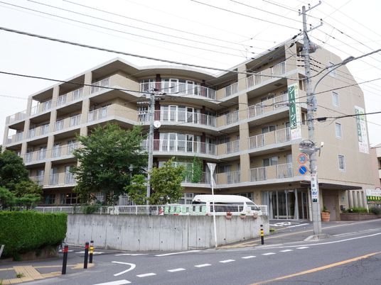 多階層のモダンな外観