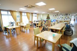 明るい食堂の様子