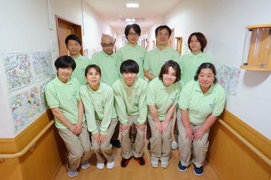 スタッフの集合写真