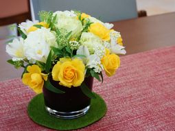 色鮮やかな花のアレンジメント