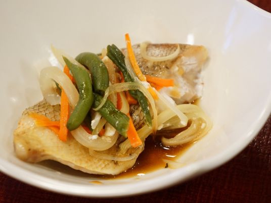 盛り付けられた彩り豊かな料理