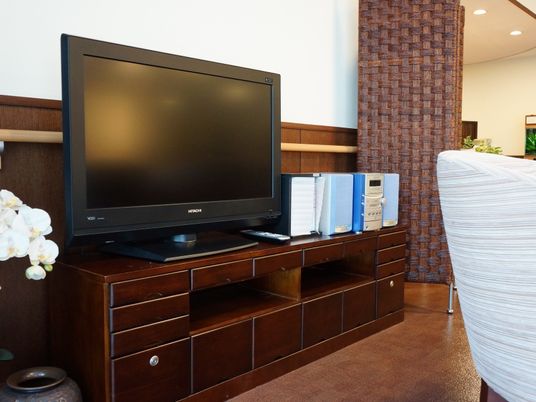 テレビと棚の部屋角