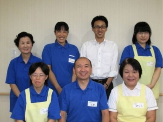 元気なスタッフ集合